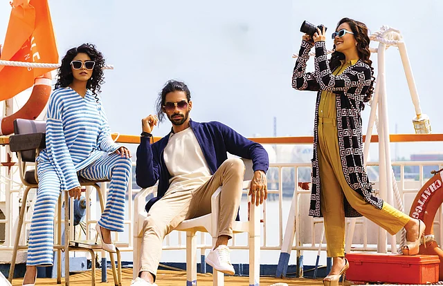 পোশাক ও ছবি: টুয়েলভ