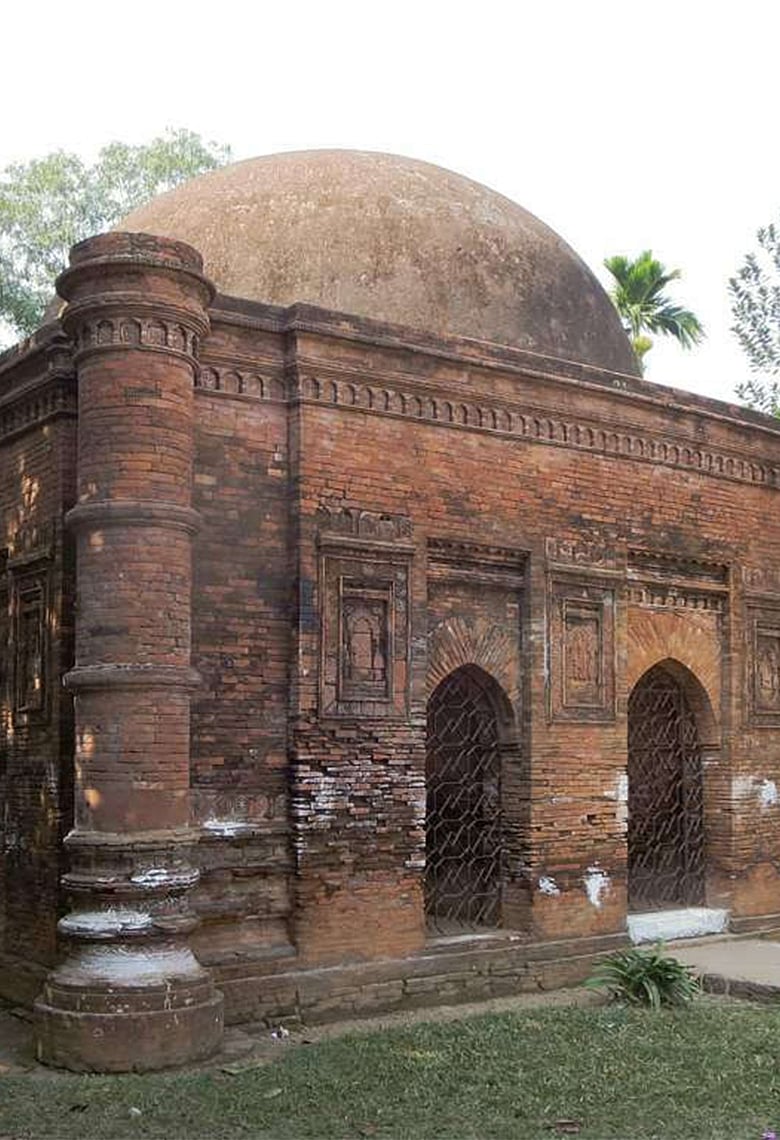 মধ্যযুগীয় স্থাপত্যের অনন্য নিদর্শন সোনারগাঁওয়ের গোয়ালদি মসজিদ