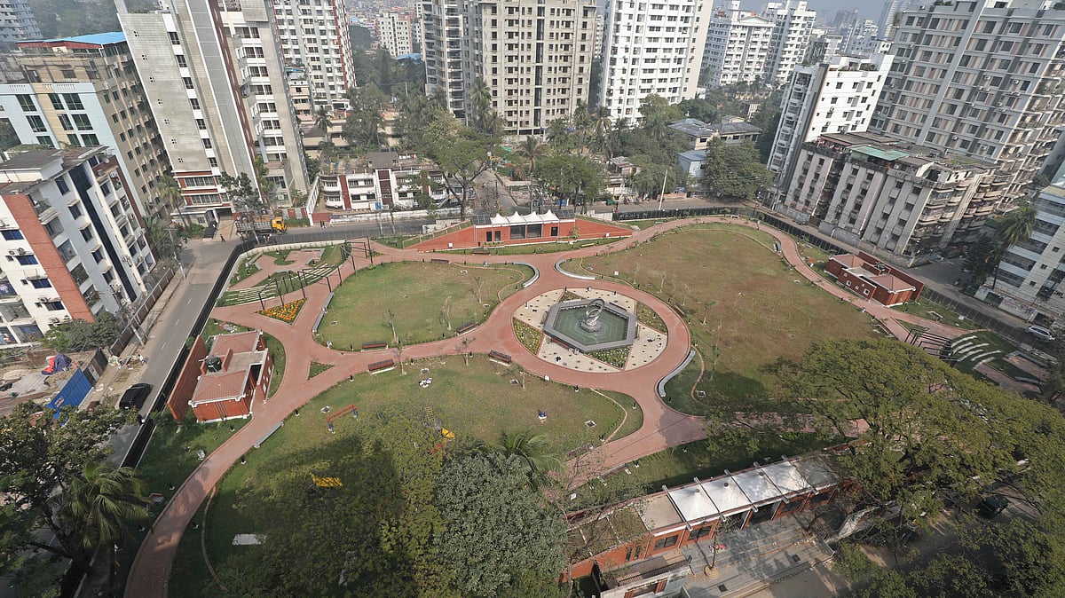 ওপর থেকে জুলাই স্মৃতি উদ্যান।