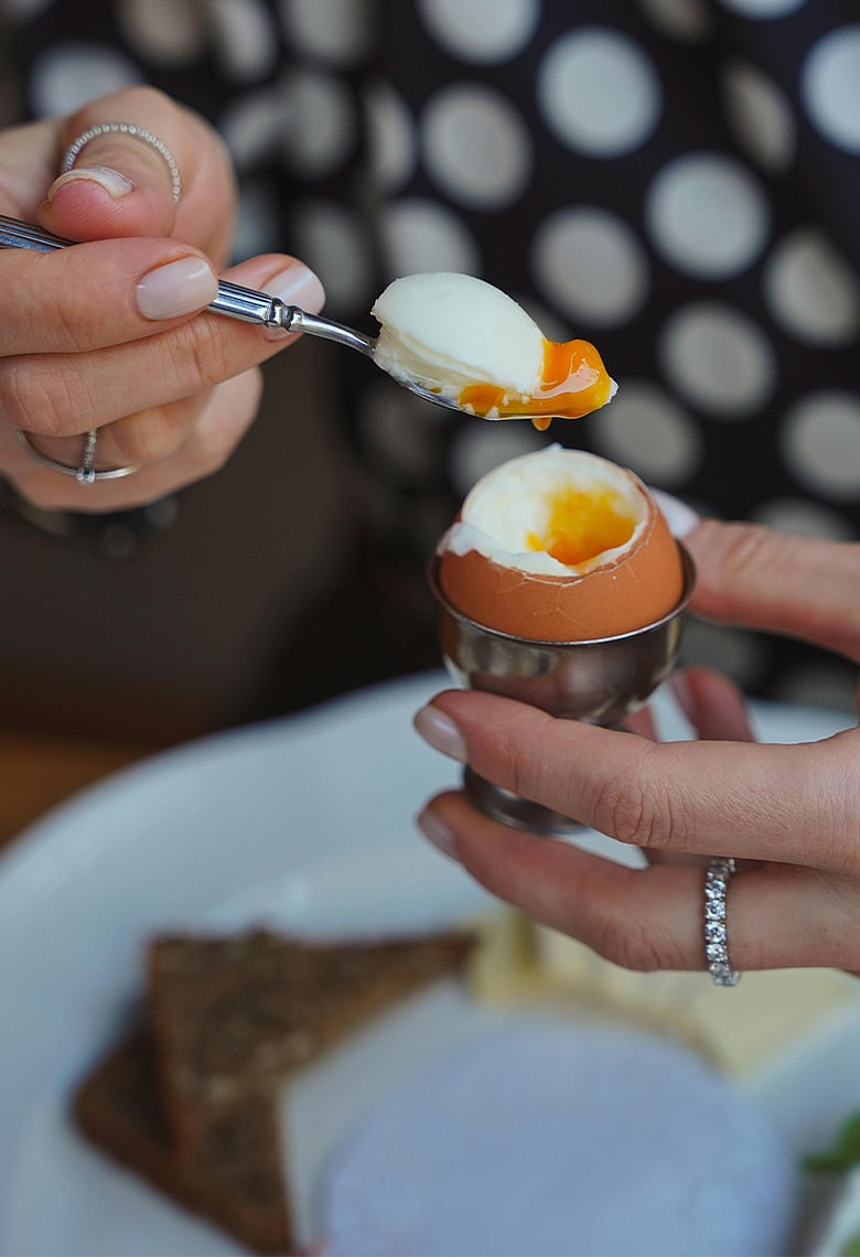 সারাদিন ক্লান্ত লাগে আর মুড বিগড়ে থাকে? আজ থেকেই খান এই ৭ খাবার