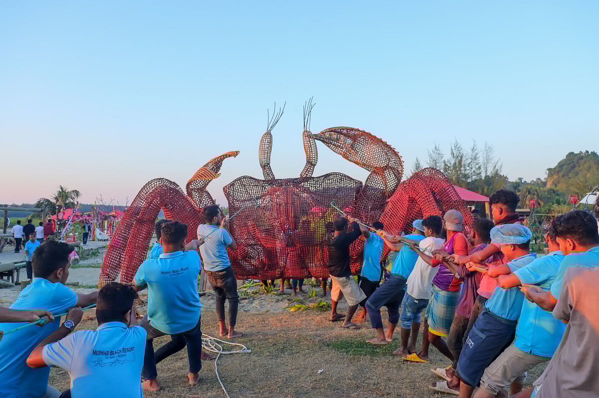 কক্সবাজারের মারমেইডে বার্নিং ক্র্যাব ফেস্টিভ্যাল
