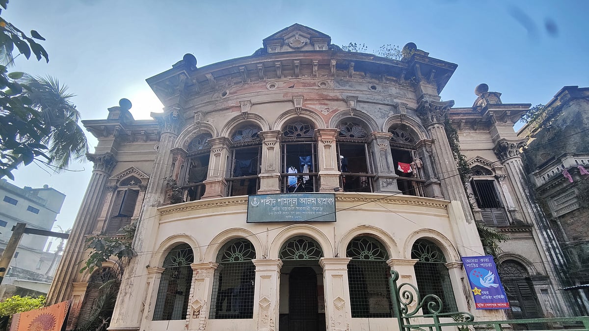 ফরাশগঞ্জের মোহিনী মোহন দাস লেনে নান্দনিক কারুকার্যখচিত ব্রিটিশ আমলের প্রাসাদ মঙ্গলাবাস।