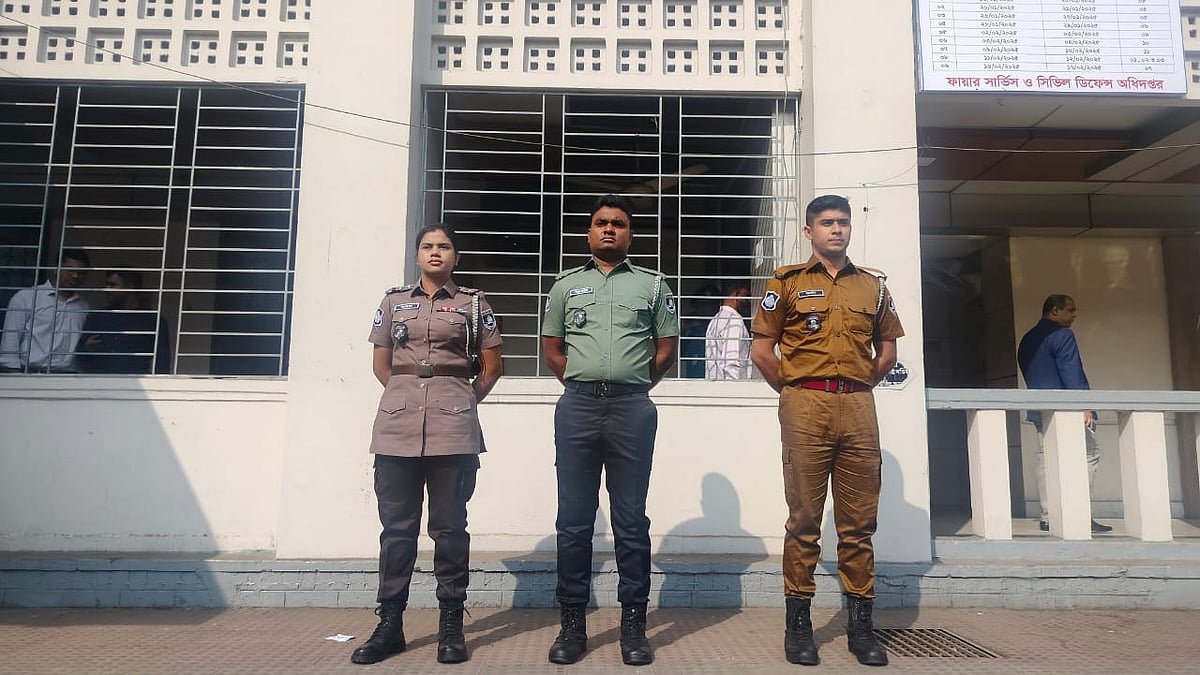 পুলিশের পোশাক বদলে ব্যয় হয়েছিল ৭৬ কোটি টাকা, আবার নতুন চান