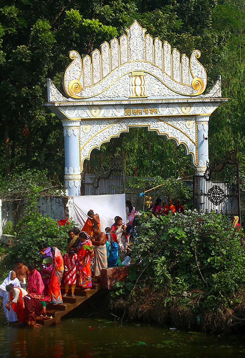 ৮০০ বছর ধরে শুক্লাম্বর দিঘির পাড়ে বসছে বিশ্বাসের মেলা