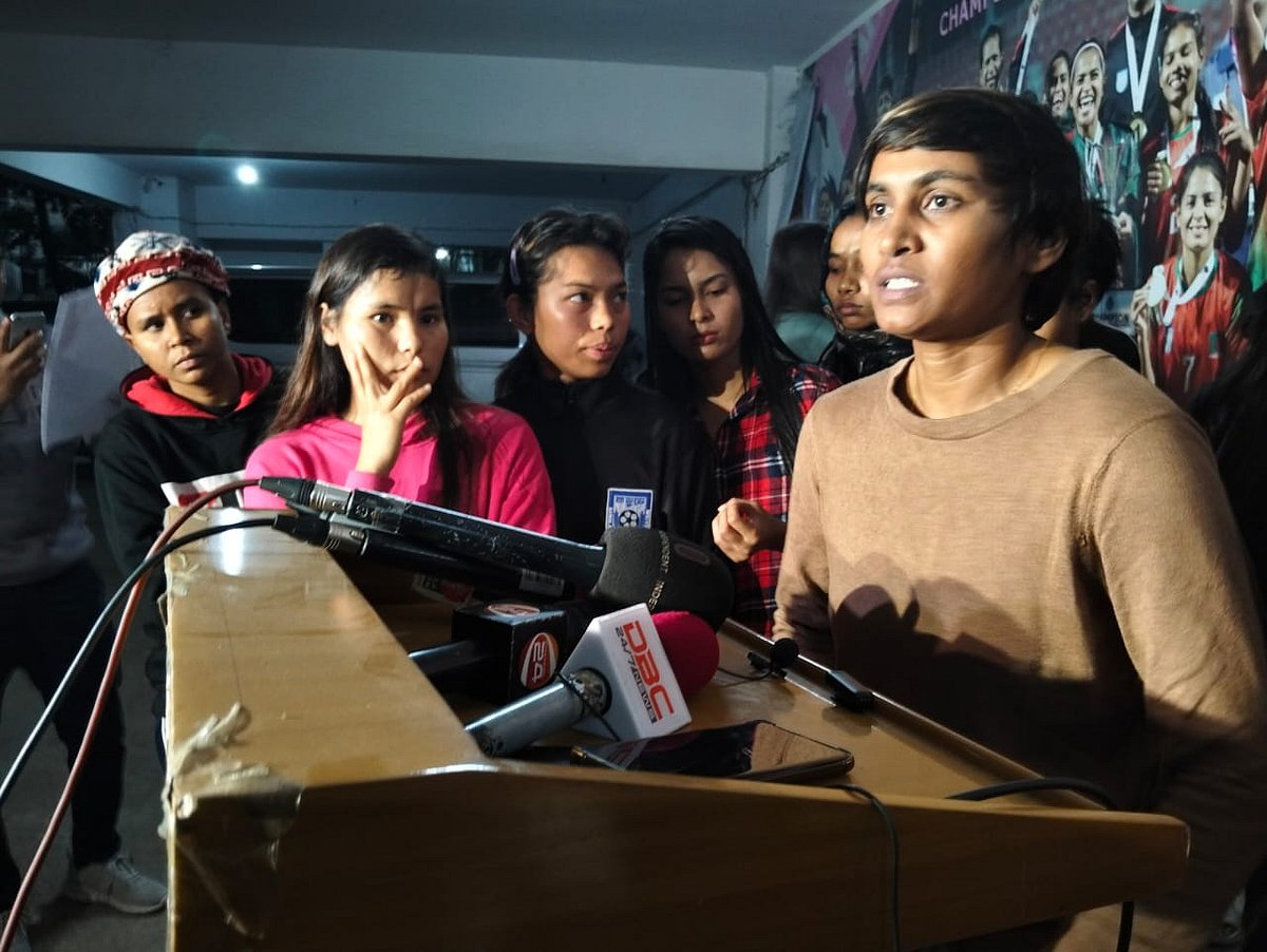 এবার অপমানে কাঁদলেন সাবিনা-মাসুরারা  