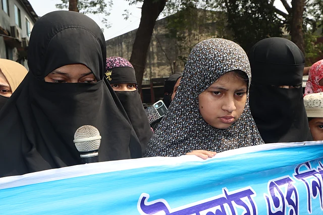 নিহত তৌহিদুল ইসলামের স্ত্রী ও সন্তানেরা কান্নাজড়িত কণ্ঠে তৌহিদুল ইসলামকে তুলে নেওয়ার বর্ণনা দেন। শনিবার দুপুরে কুমিল্লা প্রেসক্লাবের সামনে