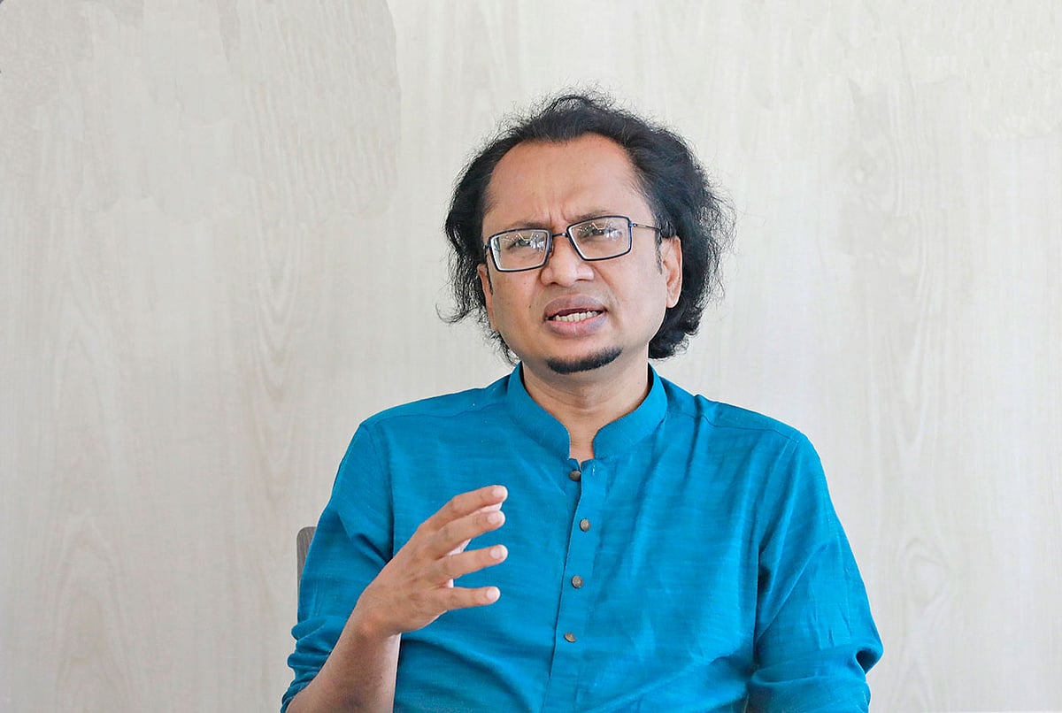 সরকার আসলে সংখ্যাগরিষ্ঠের কাছে জনপ্রিয় থাকতে চাইছে