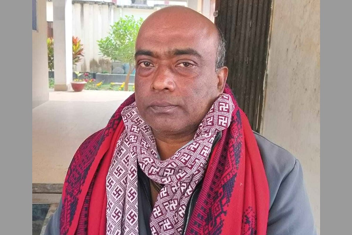 স্ত্রী আওয়ামী লীগের প্রচারপত্র বিতরণ করায় স্বামীকে মারধর, তারপর গ্রেপ্তার