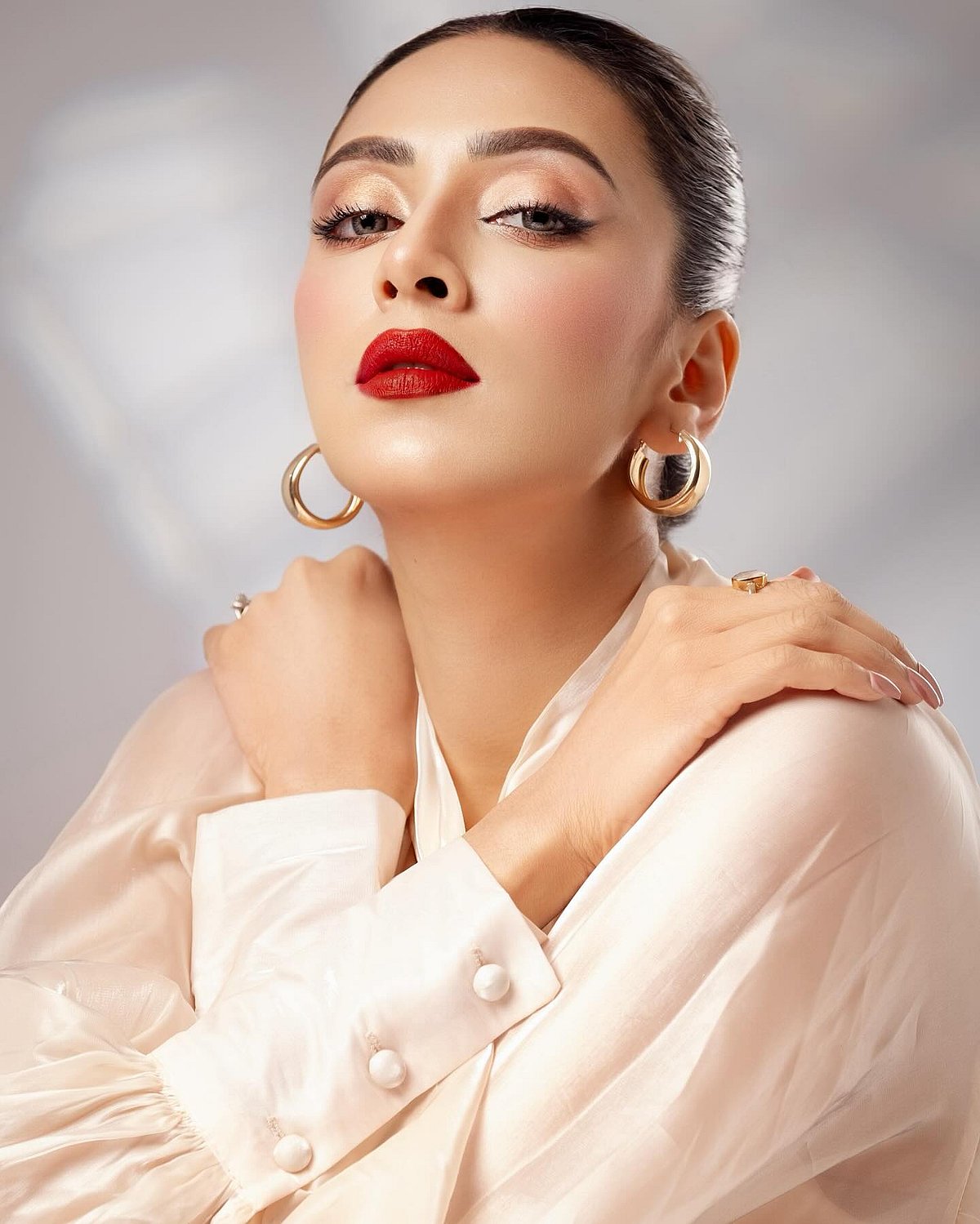 লিপস্টিকের এই একটি রং কতশত অর্থ বহন করে!