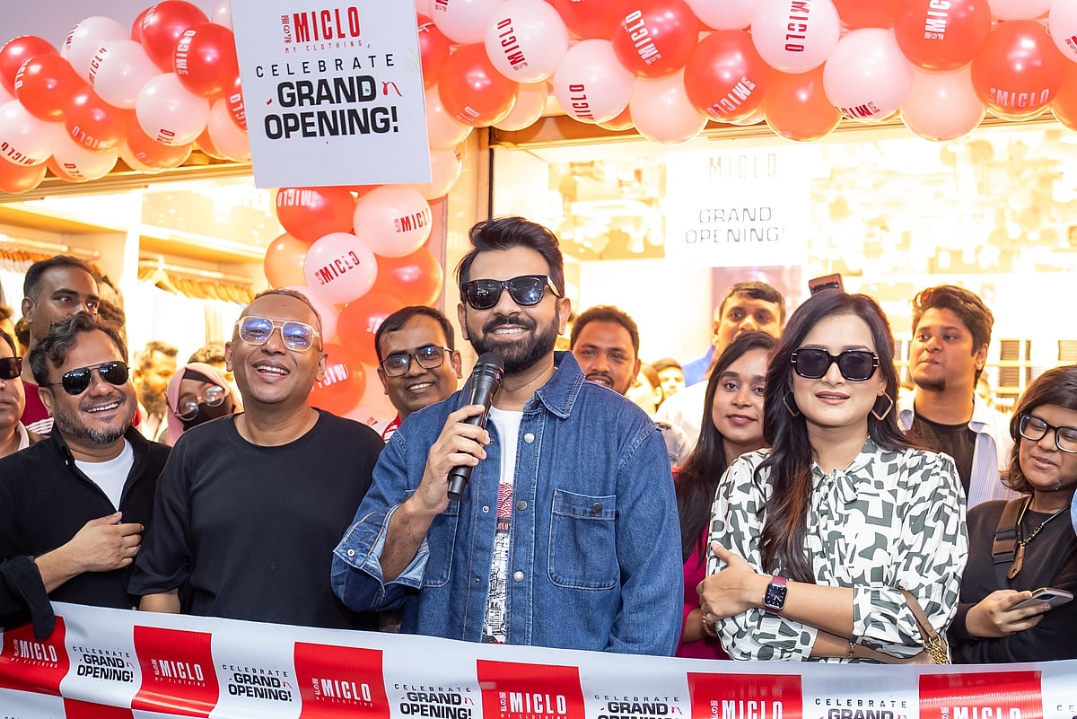 বসুন্ধরা সিটিতে মাইক্লোর নতুন শোরুম উদ্বোধন করলেন তাহসান খান ও নাদিয়া