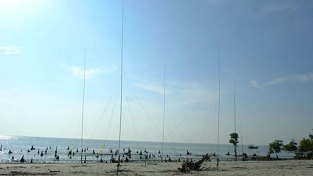সাড়ি সাড়ি এন্টেনা( ফোর স্কয়ার, ভিডিএ , মাল্টিব্যান্ড)।