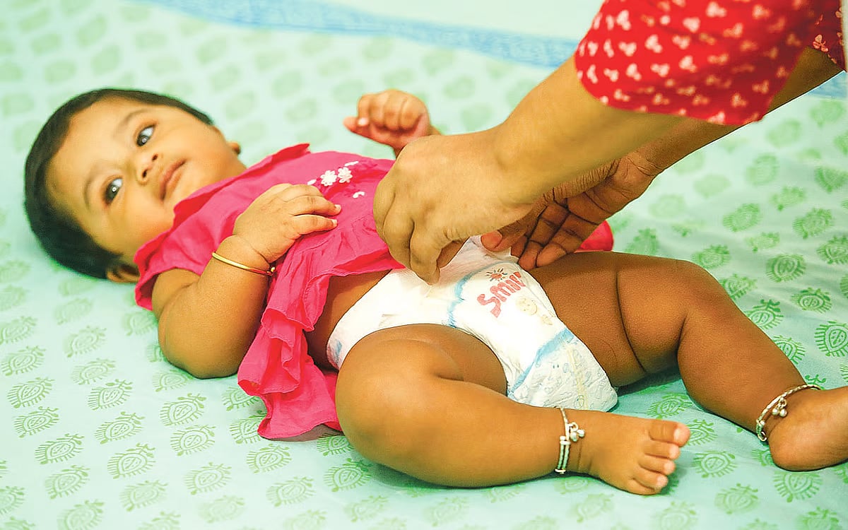 শহুরে মা-বাবার একটা বড় খরচ হয় ডায়াপার কিনতে