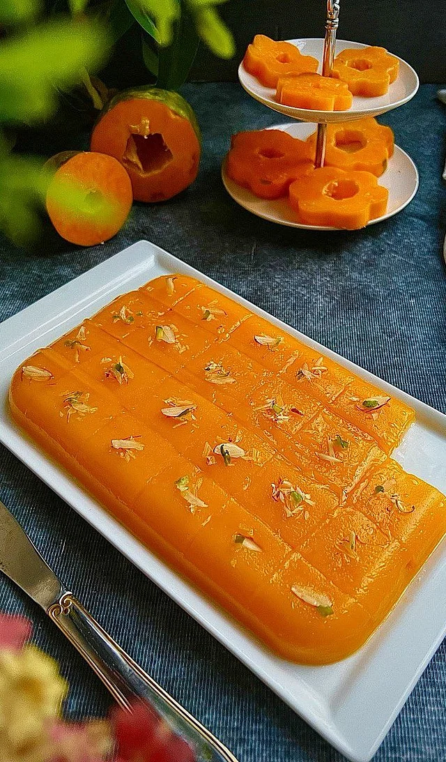  পাঁকা পেঁপে ব্লেন্ড করে ঘি, চিনি, বাদাম কুচি দিয়ে তৈরি করুন পাকা পেঁপের হালুয়া 