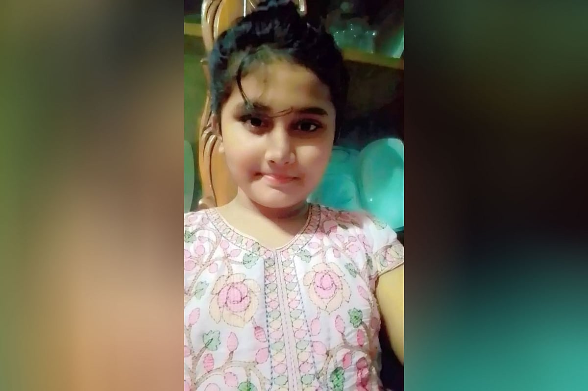 ‘বইগুলো ব্যাগের ভেতরেই আছে, আমি আবার আসব’