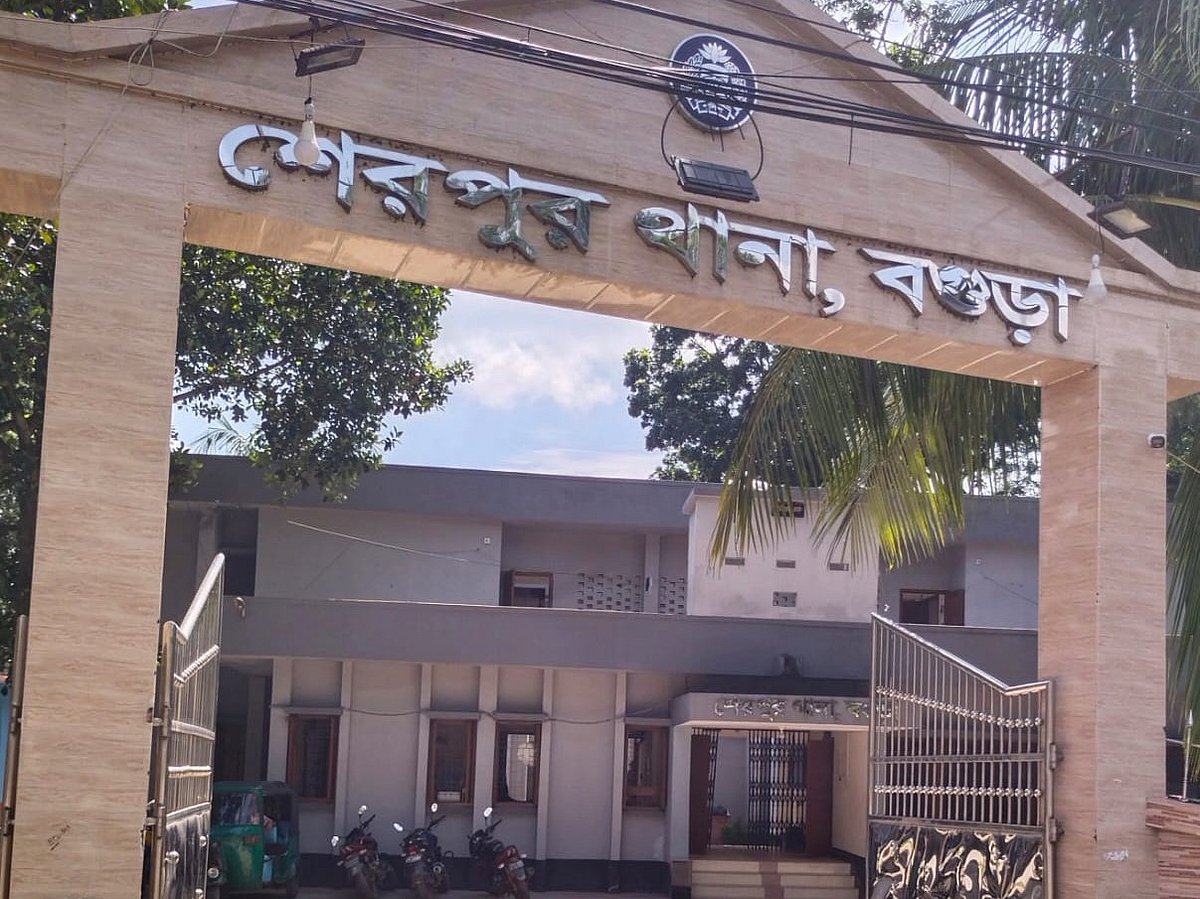 পুলিশ সদস্য রাতভর থানায় ছিলেন, ভোরে বাসায় ফিরে দেখলেন চুরি হয়েছে