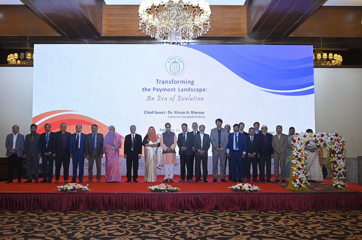 মোবাইল ব্যাংকিংয়ে লেনদেন ২৫ লাখ 
কোটি ছাড়িয়ে যাবে: গভর্নর