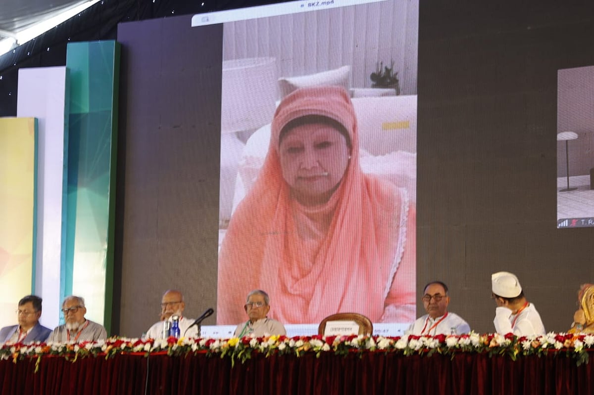 দলের বর্ধিত সভায় ভার্চ্যুয়ালি যুক্ত হয়ে লন্ডন থেকে বক্তব্য দেন বিএনপির চেয়ারপারসন খালেদা জিয়া