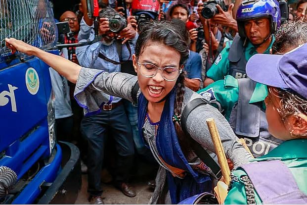 জুলাই অভ্যুত্থানে নারীরা ছিলেন সামনের কাতারে