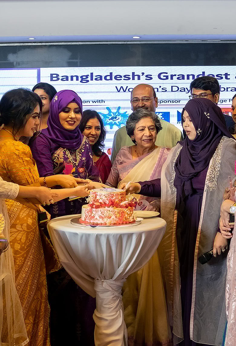 পপ অব কালারের আয়োজনে বর্ণাঢ্য নারী দিবস উদযাপন