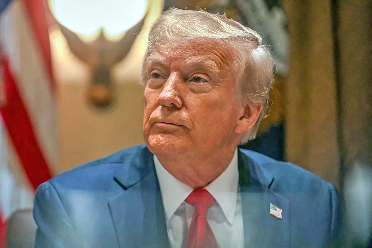 ট্রাম্পের শুল্কযুদ্ধ ডলারের আধিপত্য ধসিয়ে দেবে by ম্যাক্সিমিলিয়ান হেস