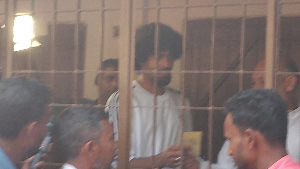  ছ‌বি: প্রথম আ‌লো