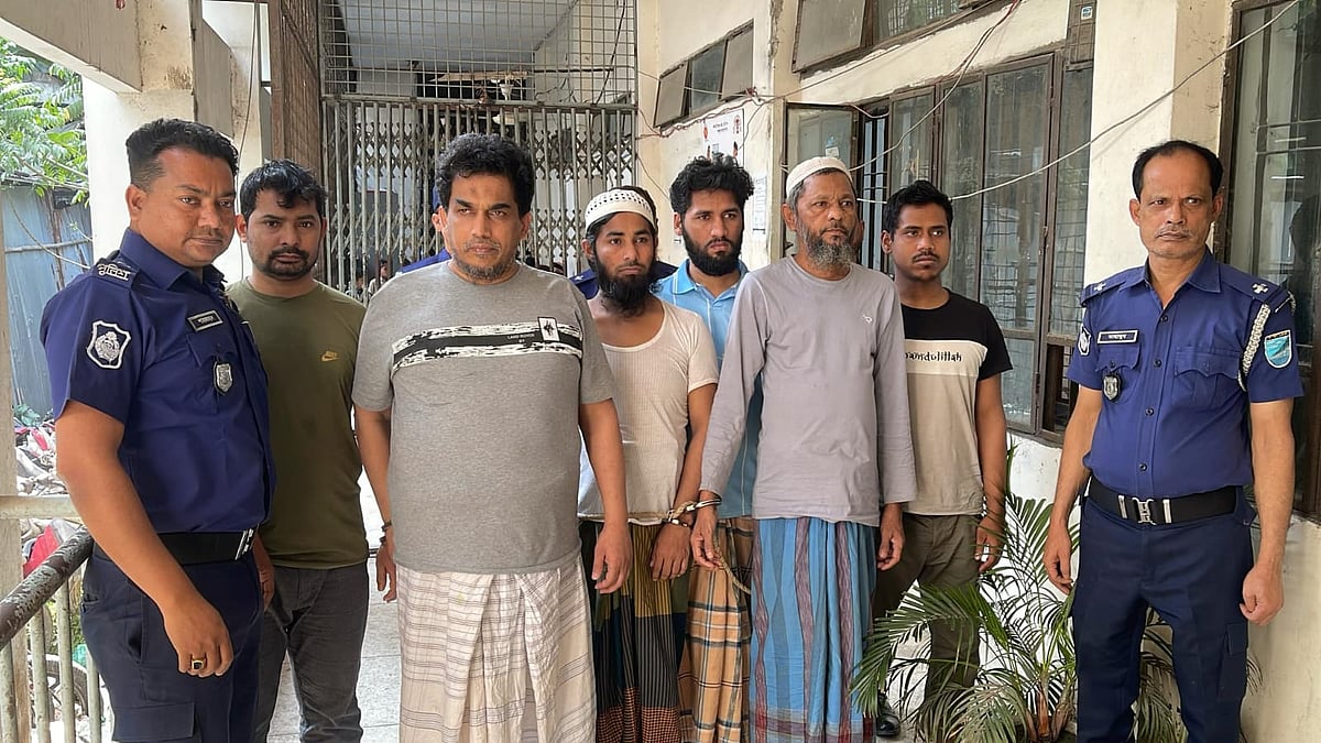 রোহিঙ্গাদের সশস্ত্র গোষ্ঠী আরসার প্রধানসহ ১০ জন নারায়ণগঞ্জ ও ময়মনসিংহ থেকে গ্রেপ্তার