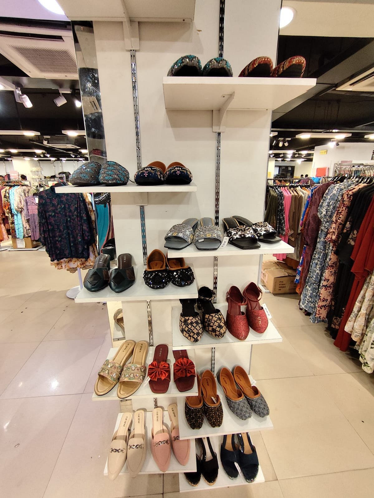 ঈদে লা রিভের ট্রেন্ডি জুতা