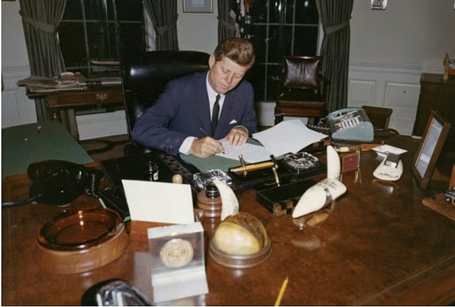 জন এফ কেনেডি হত্যাকাণ্ড: নতুন নথিতে খুনি ও দেশে দেশে সিআইএর চক্রান্ত নিয়ে যা জানা গেল