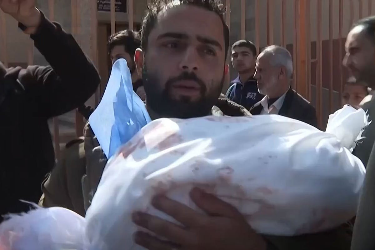 যুদ্ধেই জন্ম শিশুর, যুদ্ধেই শহীদ