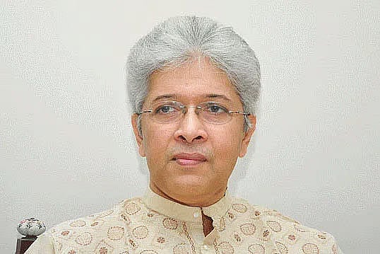 চিনি আমদানি বন্ধ, আগে দেশি কলের চিনি বিক্রি হবে: শিল্প উপদেষ্টা