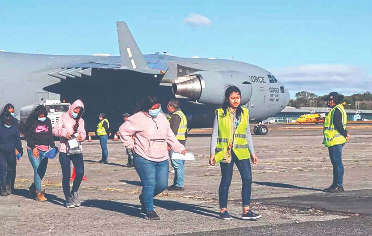 বিদেশিদের তাড়ানোর নীতি যুক্তরাষ্ট্রে মন্দা বাড়াবে by লরা টাইসন ও লেনি মেনডোনসা