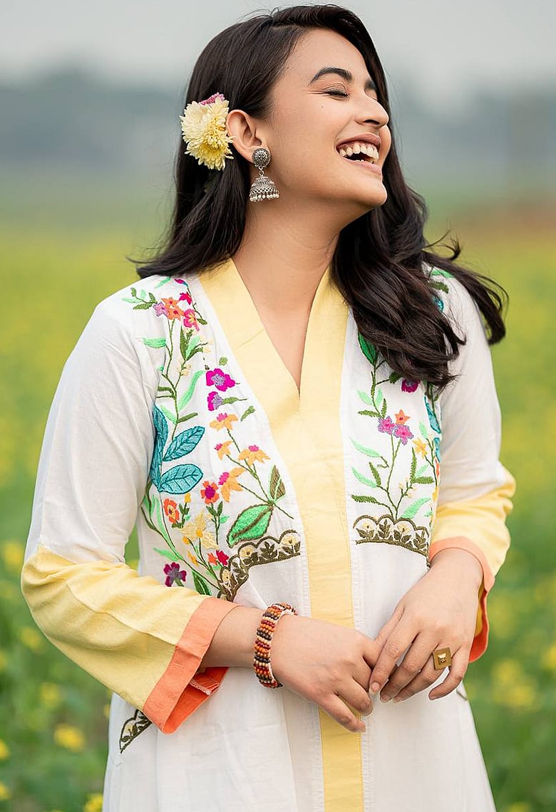 গরমের ঈদে স্বস্তি দেবে সাদা পোশাক