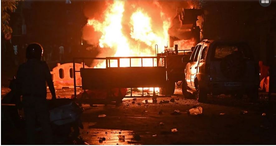 আওরঙ্গজেবের কবর ভাঙার হিন্দুত্ববাদী রাজনীতি by জাওয়েদ নকভি