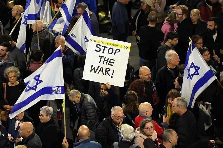 ইসরায়েলের গণতন্ত্র ও স্বাধীনতাই এখন হুমকির মুখে by দ্রোর মিশানি