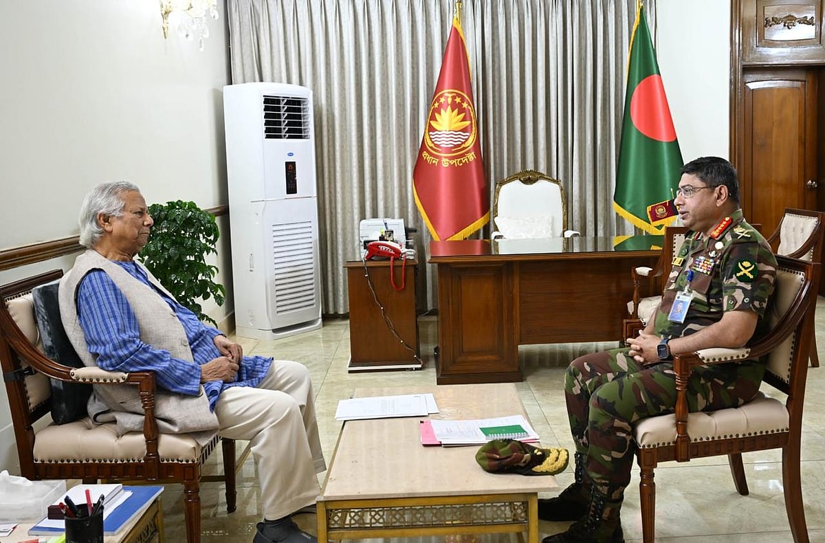 prothomalo-bangla%2F2025-03-30%2F9j6ftc9x%2FArmy-meets-Yunus.jpeg?rect=16%2C0%2C1265%2C843&w=622&auto=format%2Ccompress&fmt=avif