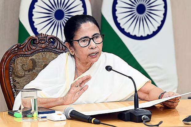 মমতা পদত্যাগ করলেন না, পশ্চিমবঙ্গ বিধানসভা ভেঙে দিলেন রাজ্যপাল