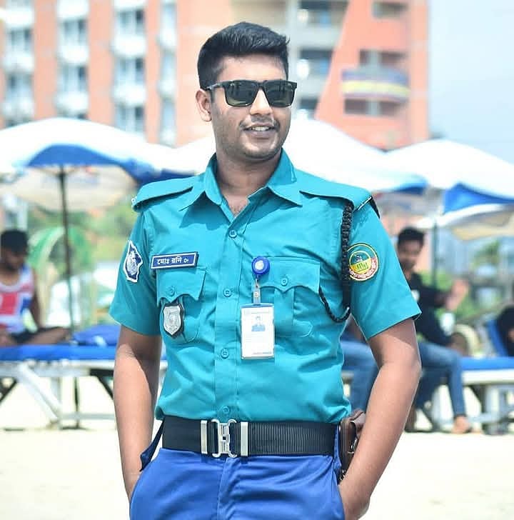 দুর্ঘটনায় পুলিশ সদস্যের মৃত্যু: সন্তানের জন্মের এক ঘণ্টা পর তাঁকে দাফন