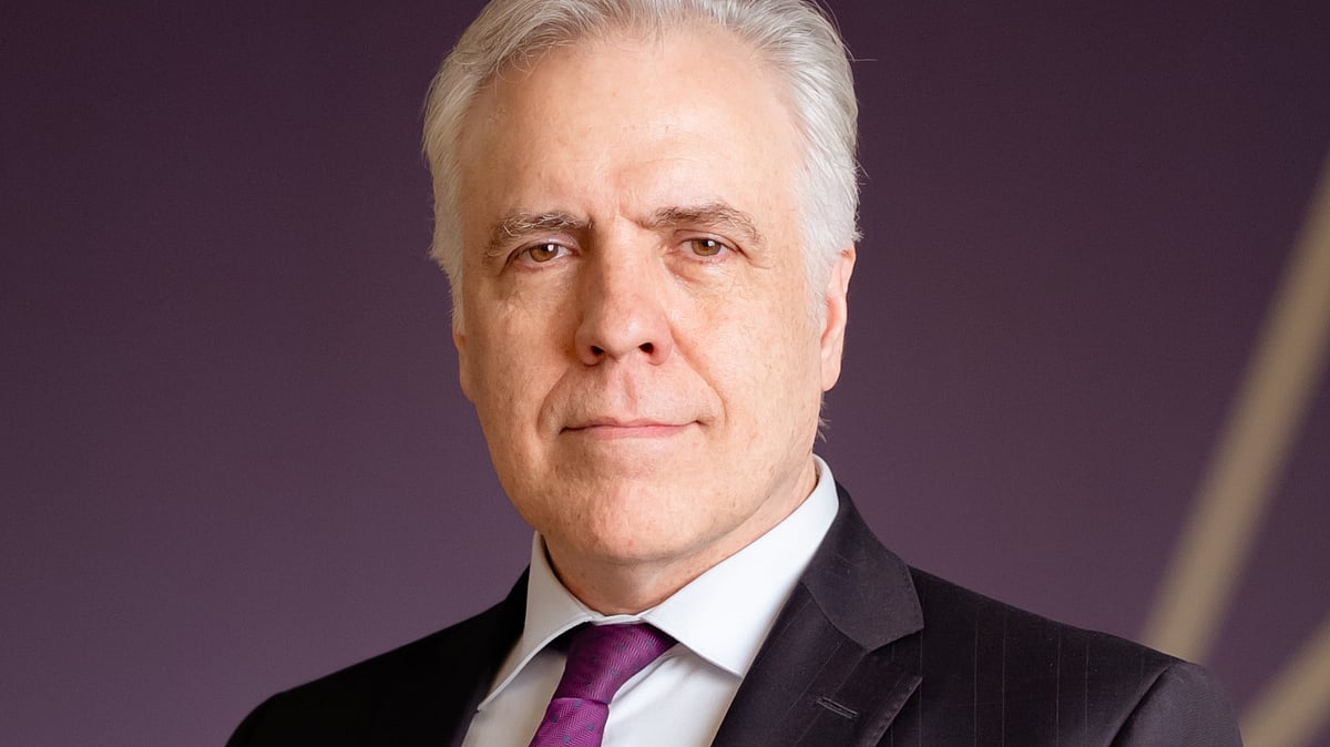 কানাডীয় শিক্ষাবিদ অধ্যাপক ড্যানিয়েল ডব্লিউ লুন্ড