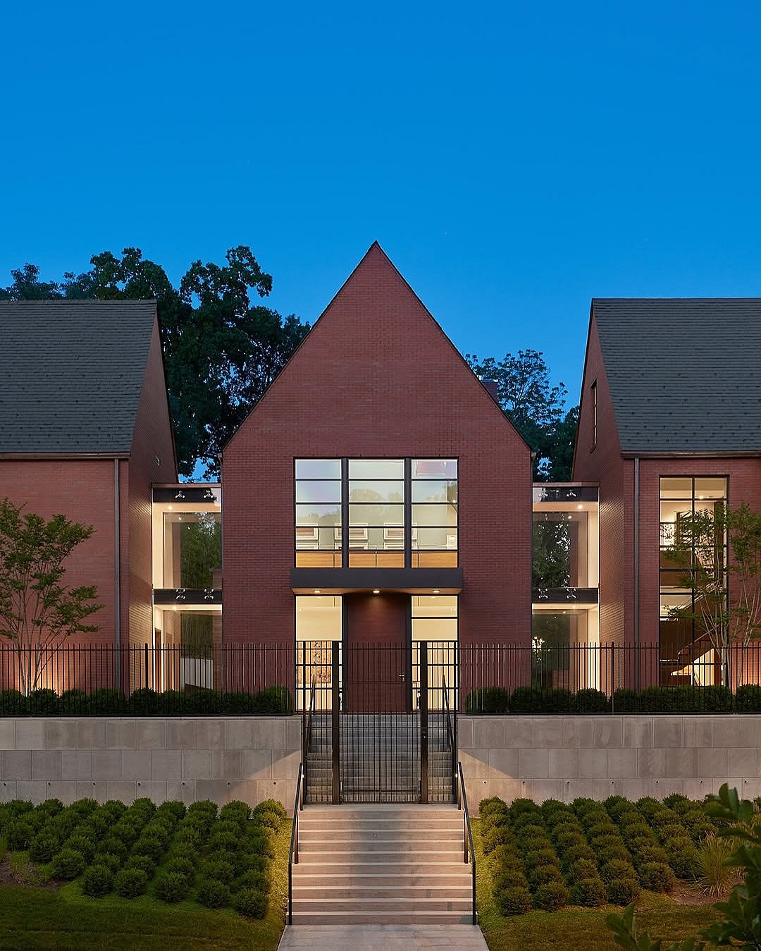 বিলাসবহুল প্রাসাদ কিনে ট্রাম্পের প্রতিবেশী হচ্ছেন জাকারবার্গ, জেনে নিন কত কোটি গুনতে হলো তাঁকে