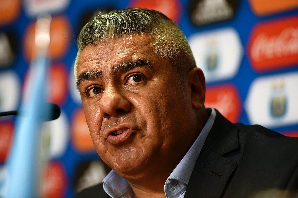 আর্জেন্টিনা ফুটবলের সভাপতি তাপিয়াকে দেশত্যাগে নিষেধাজ্ঞা