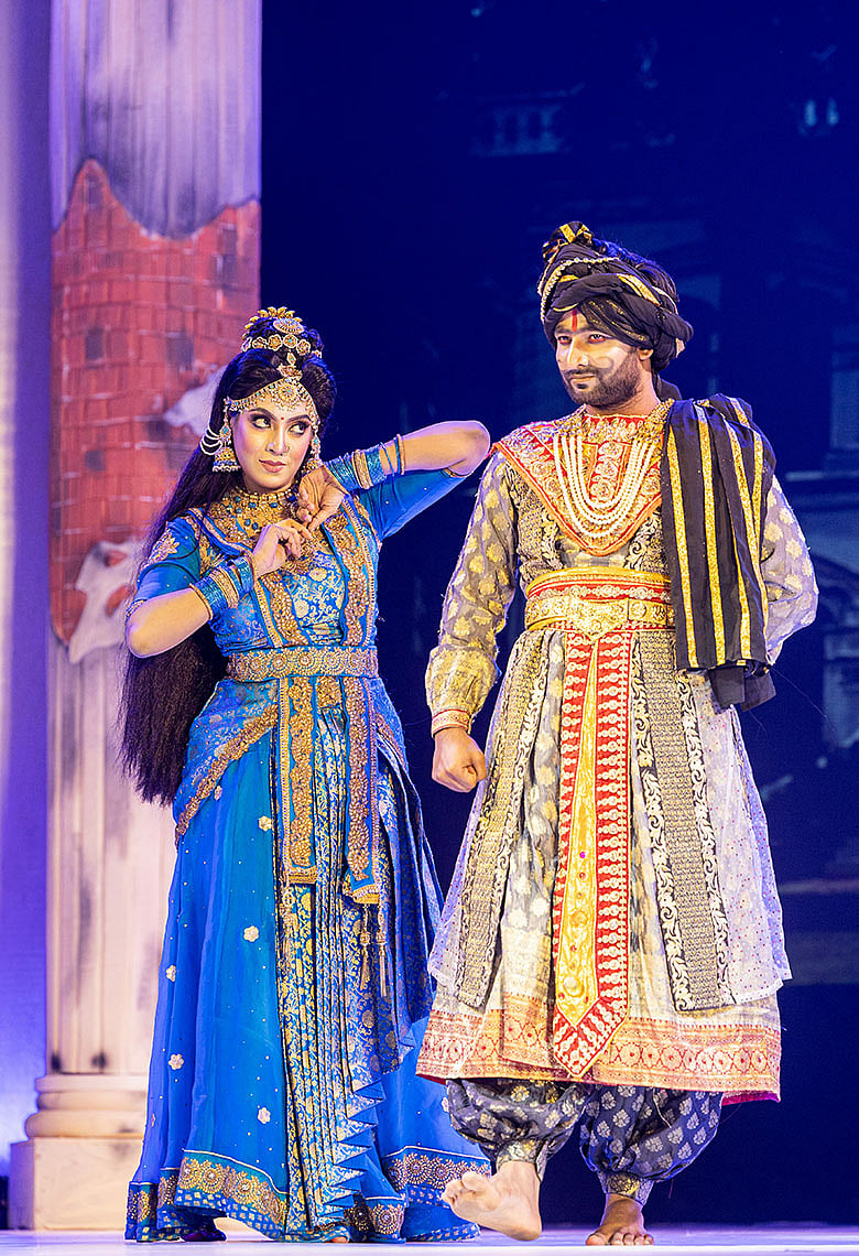 বৈচিত্র্যময় নৃত্যের সাজপোশাক আর আবহে রবীন্দ্রস্মরণের অনবদ্য প্রয়াস