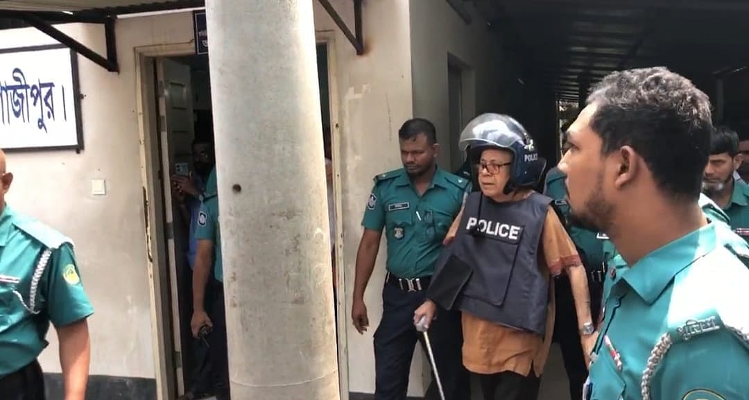 ‘ফ্রড’ করে এভারকেয়ারে চিকিৎসার অনুমতি নেন সাবেক মন্ত্রী কামরুল