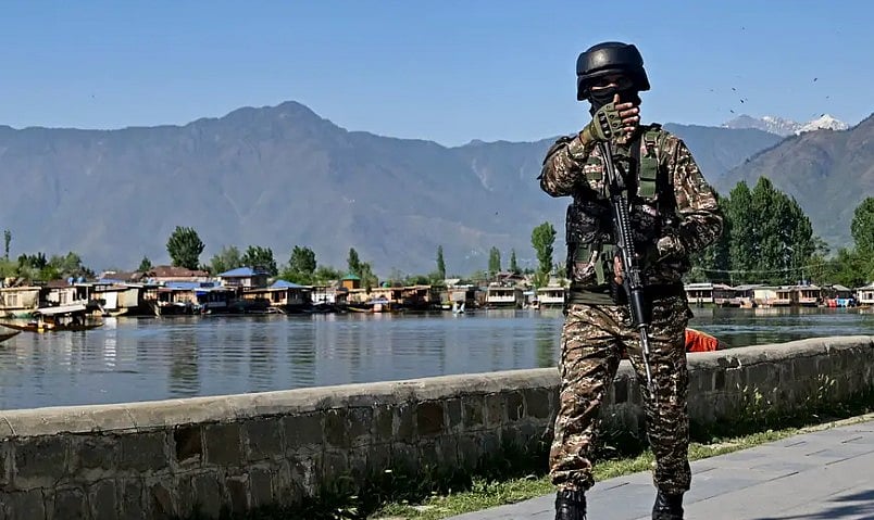 কাশ্মীরে ভূমি রাজনীতি যেভাবে সংঘাত উসকে দিচ্ছে by অজয় আশীর্বাদ মহাপ্রশস্ত