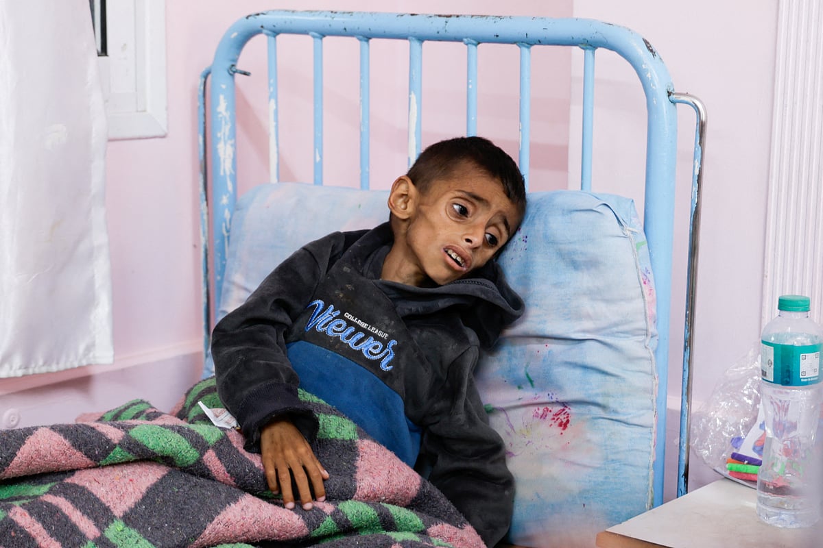 গাজায় প্রবেশের অপেক্ষায় ৩ হাজার ত্রাণবাহী ট্রাক by রয়টার্স ও আল জাজিরা