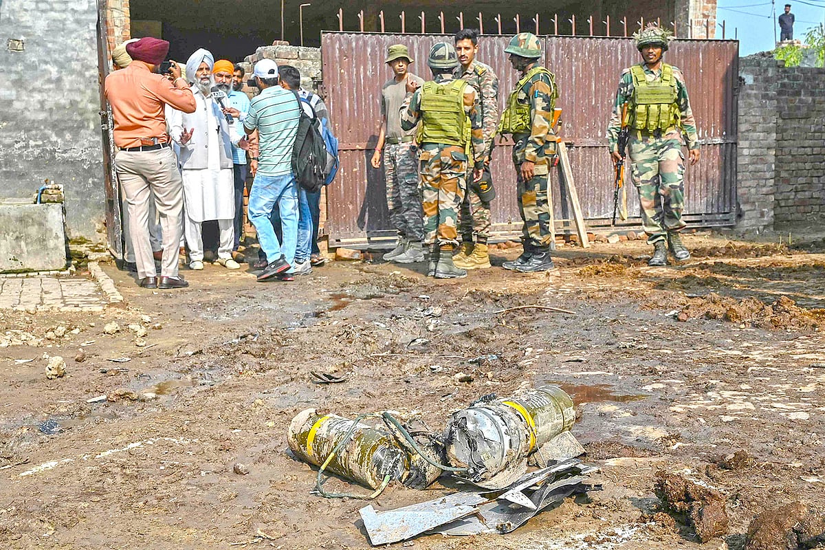 ভারত–পাকিস্তান: যুদ্ধে সবার আগে জেতে মিথ্যা by রিজওয়ান-উল-আলম
