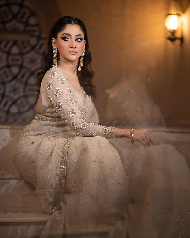 পূজা তাঁর এই ছবিগুলো শেয়ার করে ক্যাপশনে লিখেছেন, ‘আমি এখানে এভারেজ হতে আসিনি, আমি এখানে সেরা হতে এসেছি।’ 