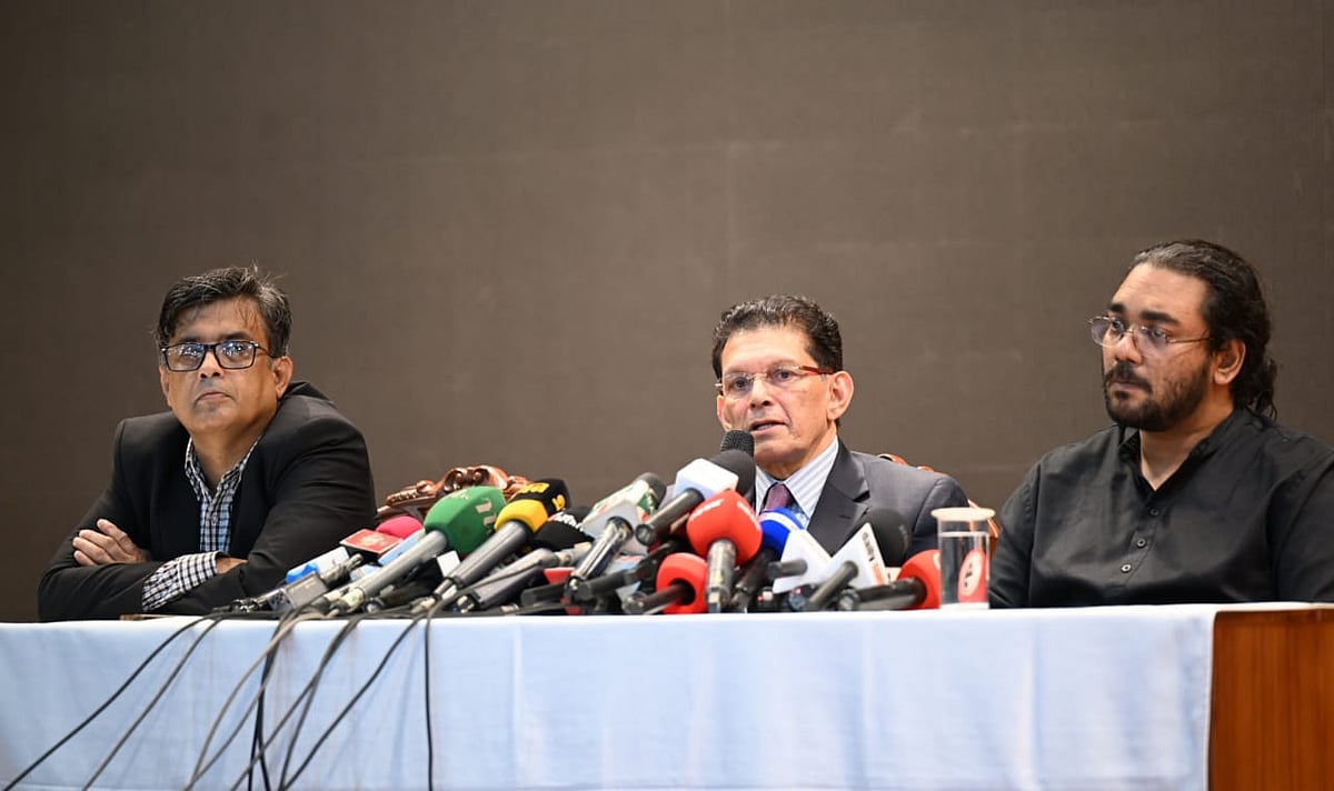 রাজধানীর ফরেন সার্ভিস একাডেমিতে আজ বুধবার দুপুরে সংবাদ সম্মেলনে কথা বলেন জাতীয় নিরাপত্তা উপদেষ্টা খলিলুর রহমান