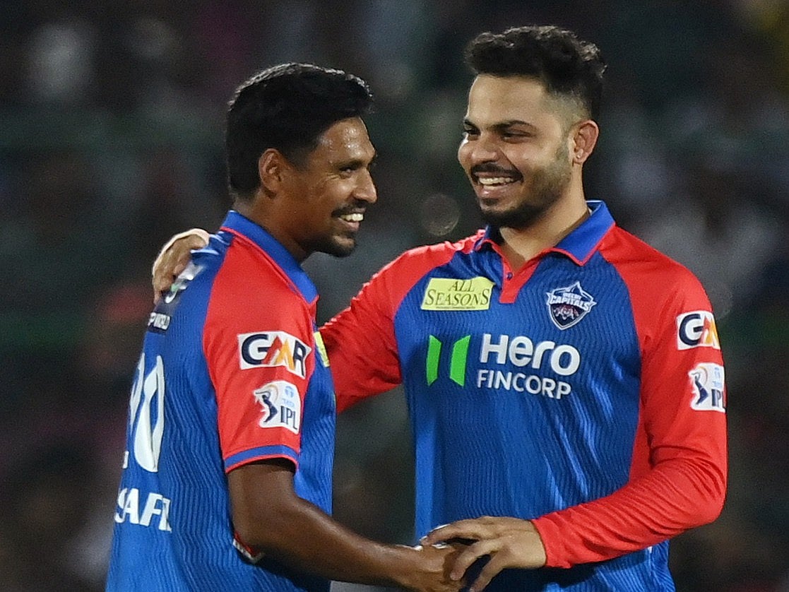 শশাঙ্ক সিংকে ফিরিয়ে আইপিএলে সাকিব আল হাসানের রেকর্ড ভাঙার পর সতীর্থ আশুতোষ শর্মার সঙ্গে মোস্তাফিজুর রহমান