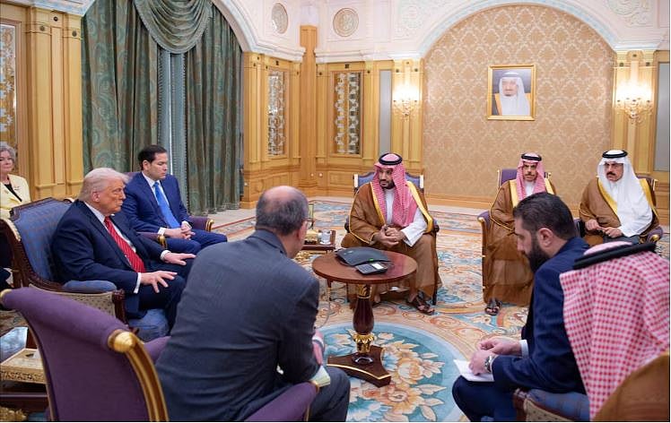 ট্রাম্পের মধ্যপ্রাচ্য সফর: কুকুর লেজ নাড়ছে, নাকি লেজ কুকুরকে by সামি আল-আরিয়ান