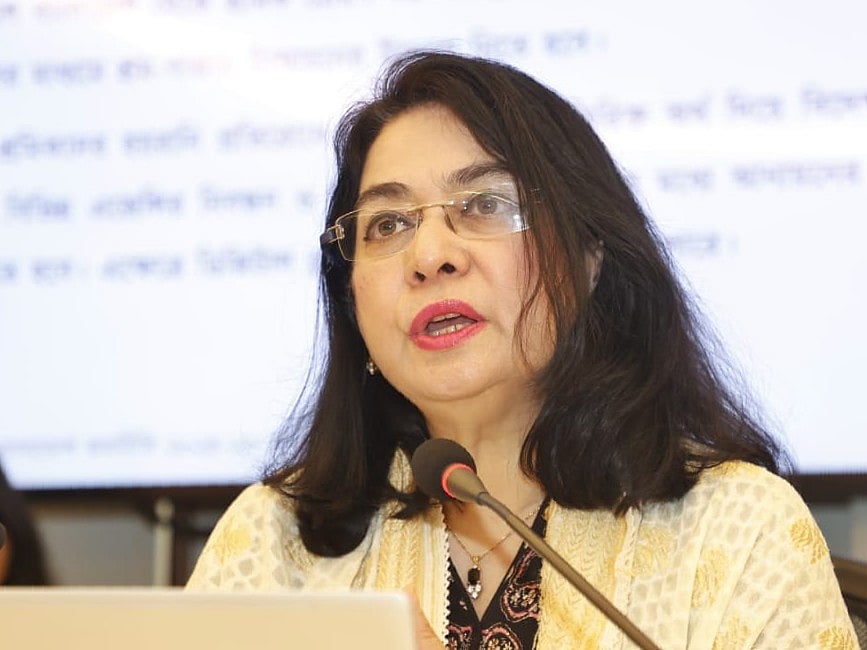 সরকারকে দ্বিমুখী কৌশল নিয়ে এগোতে হবে